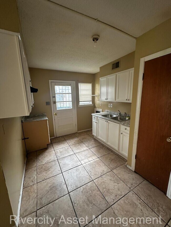 Foto del edificio - Charming Duplex Near University of Memphis...