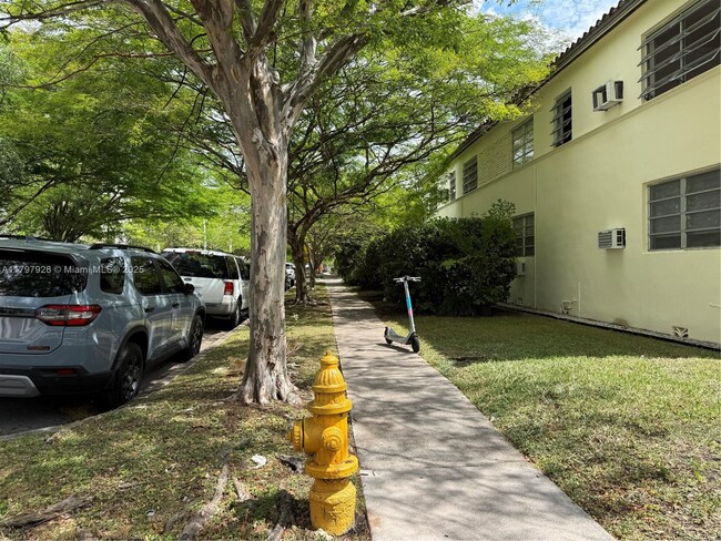 Building Photo - 291 Navarre Ave