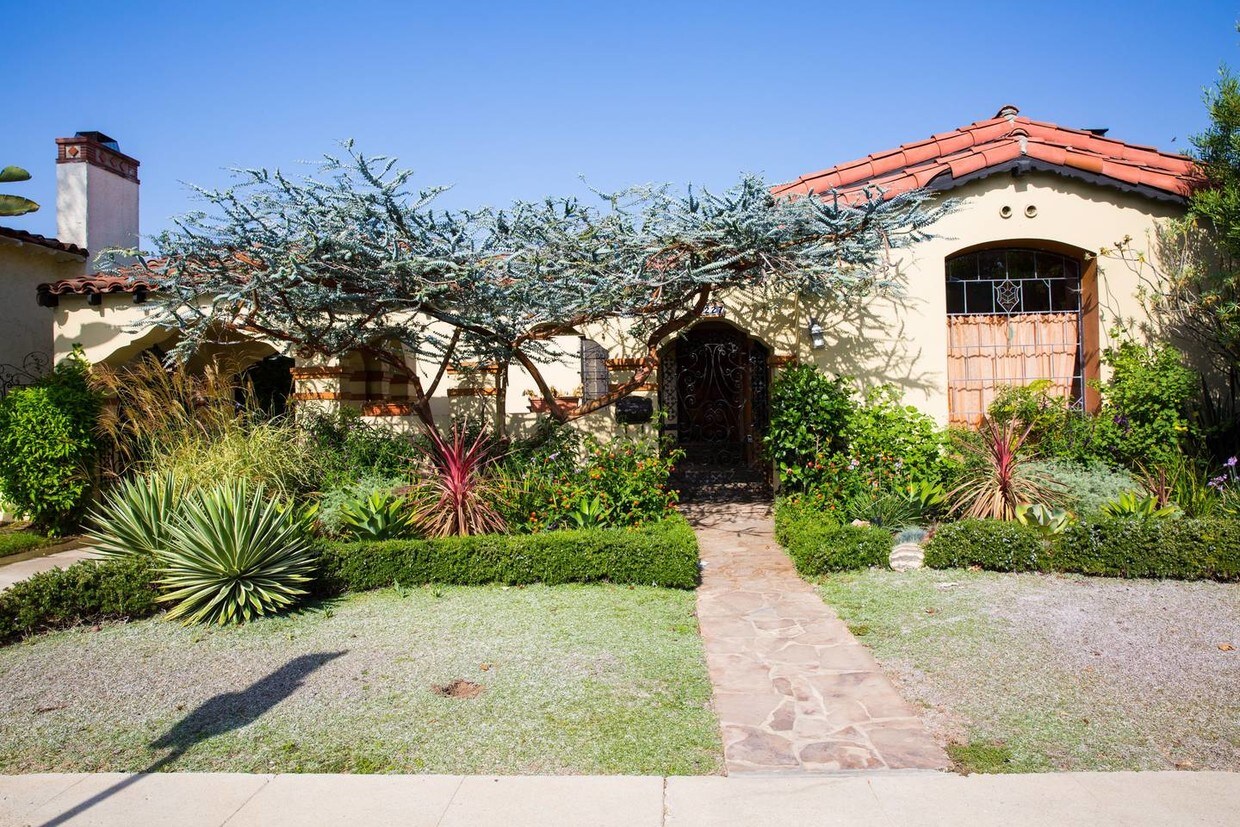 1227 Alvira St, Los Angeles, CA 90035 - House for Rent in Los Angeles
