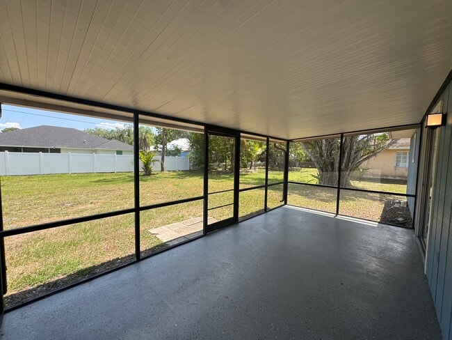 Building Photo - 120 SW De Gouvea Terrace