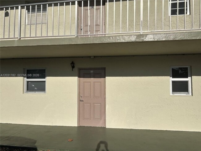 Building Photo - 609 S State Road 7