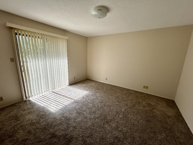 Building Photo - 624 Cumberland Dr