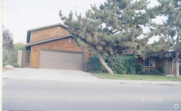 Primary Photo - 2490 14th Ave