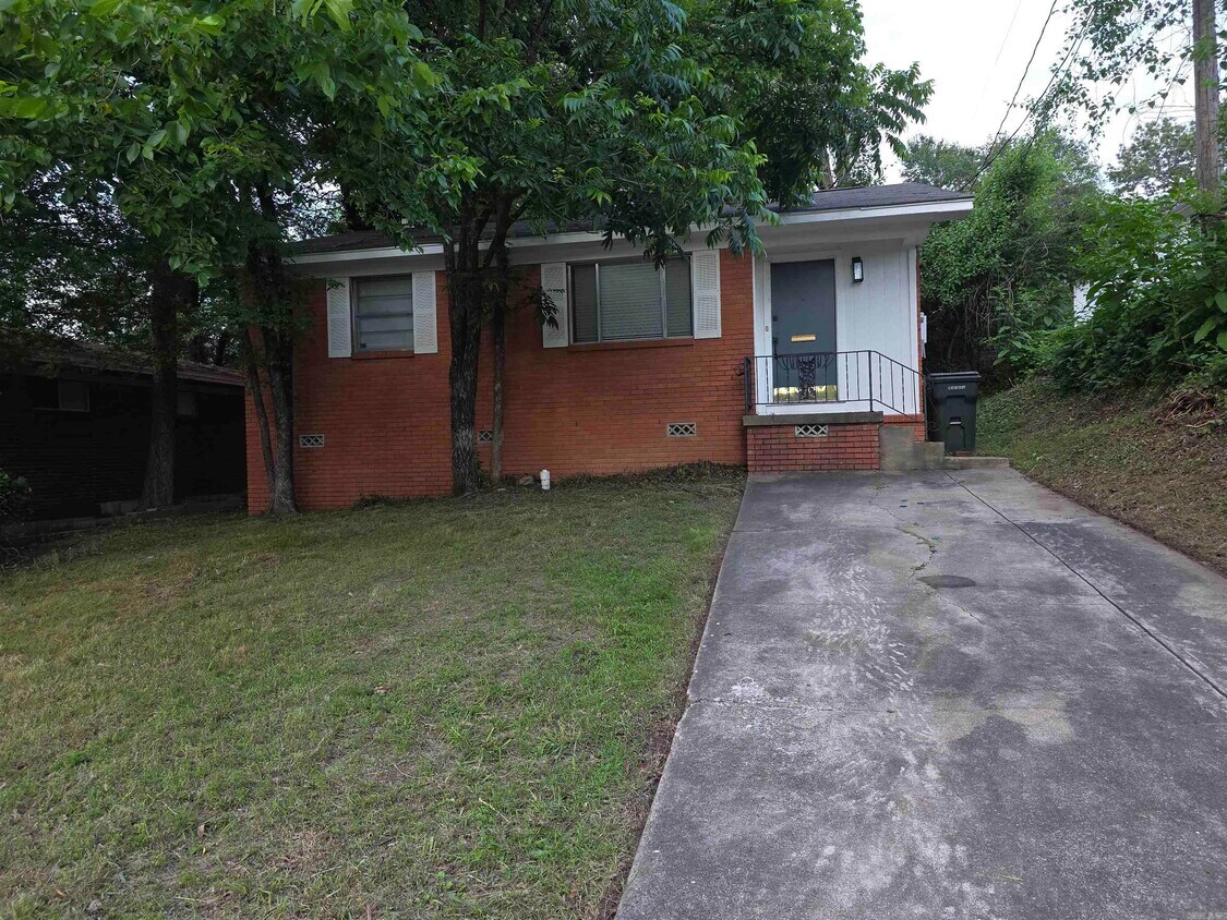 Primary Photo - 123 N Jackson St