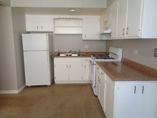 Building Photo - 9409 S 79th Ct