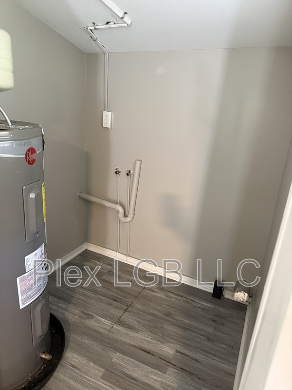 Building Photo - 203 Front St