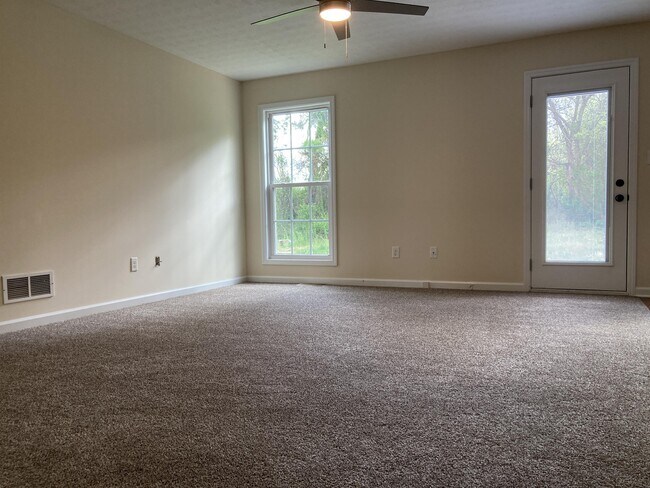 Foto del edificio - 657 Moss Creek Ave