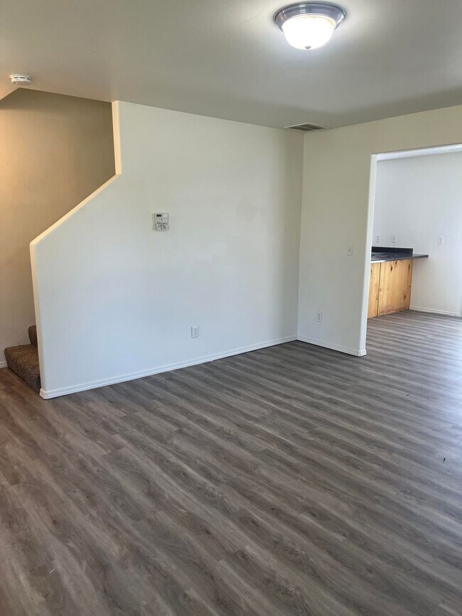 Foto del edificio - 3 Bedroom West Valley Home