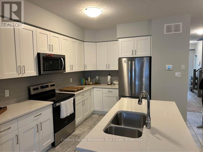 Building Photo - 51 Hedley Ln