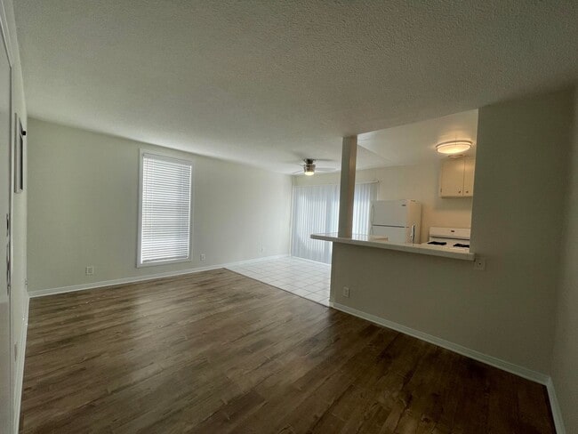 Building Photo - bun183