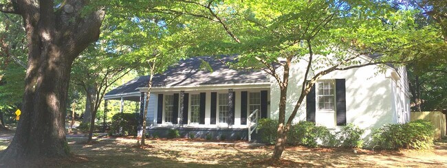 Foto del edificio - 4197 Woodcrest Dr