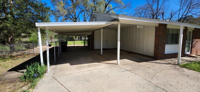 Building Photo - 3 Bedroom Home in North Columbus, GA