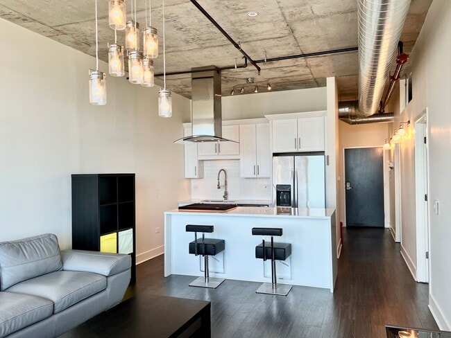 Building Photo - 50 E 16th St