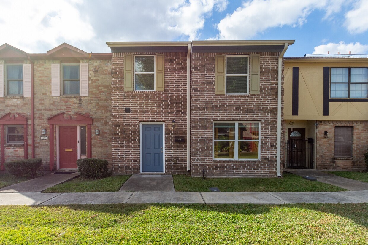 Foto principal - 1053 Willow Oaks Cir