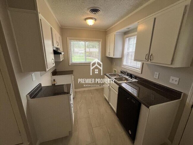 Foto del edificio - 4180 Cottonwood Rd- Coming Soon!
