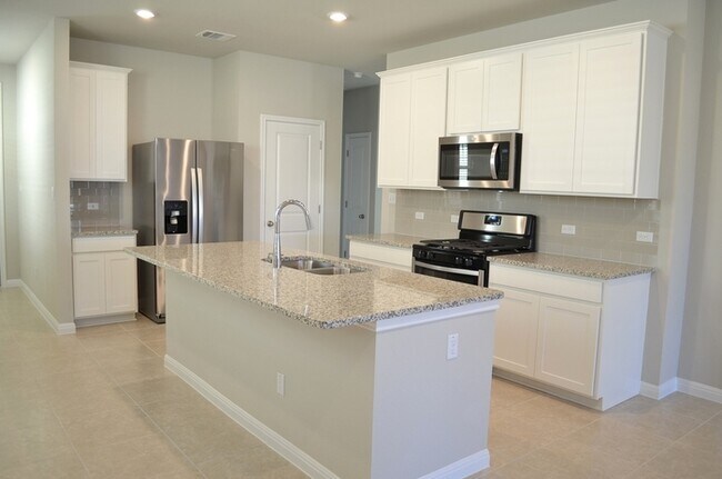 Foto del edificio - Beautiful, 1-story, 4 bed/ 2 full bath