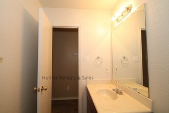 Building Photo - 2808 Alma Dr