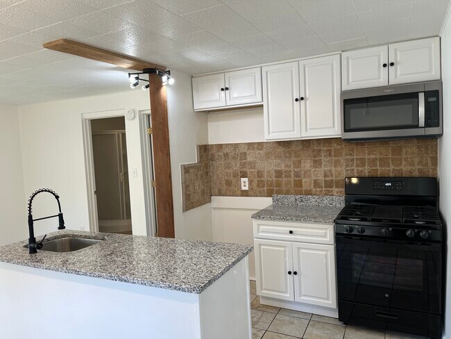 Building Photo - 934 Gravel Pike