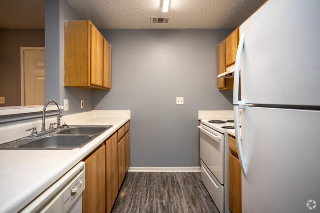 2 BR, 1 BA - 800SF - The Peaks of Knoxville Apartments