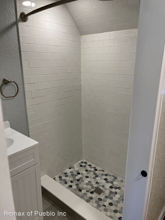 Building Photo - 5 br, 3 bath House - 2611 Pine Street