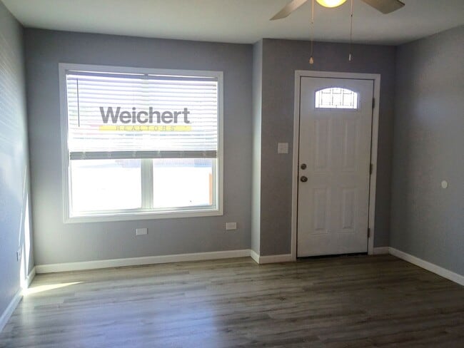 Building Photo - 718 S 4th St