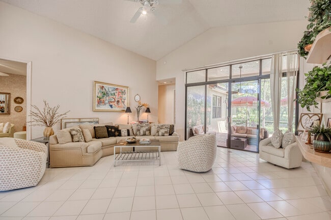 Building Photo - 10080 Dover Carriage Ln