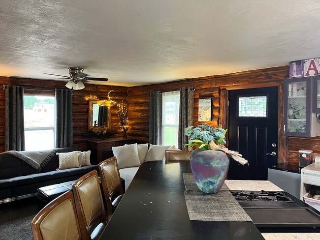 Building Photo - 211 Waucanza St