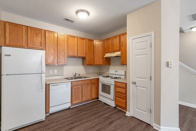 Foto del edificio - 5110 Neuse Commons Ln