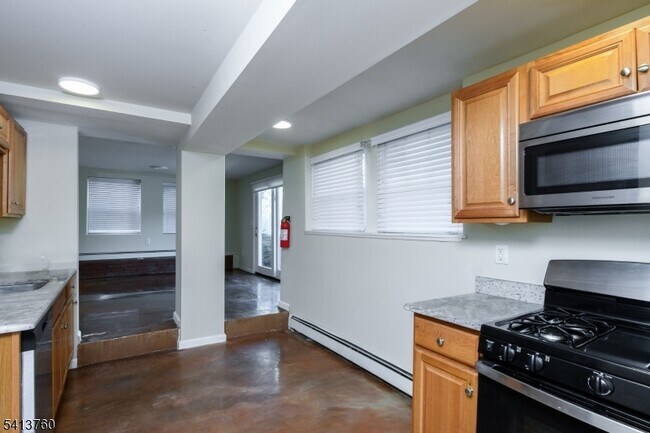 Foto del edificio - 214 Woodcliff Ave
