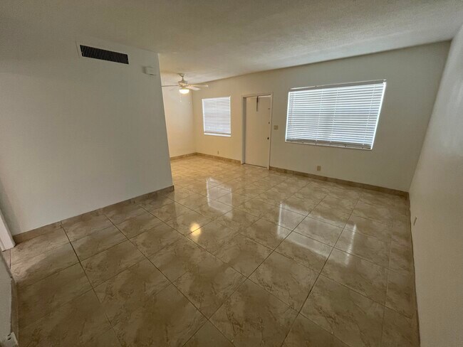 Foto del edificio - 3220 NE 10th St