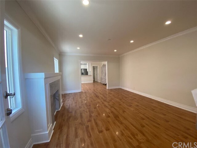Building Photo - 5658 Franklin Ave
