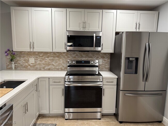 Building Photo - 6331 Royal Woods Dr