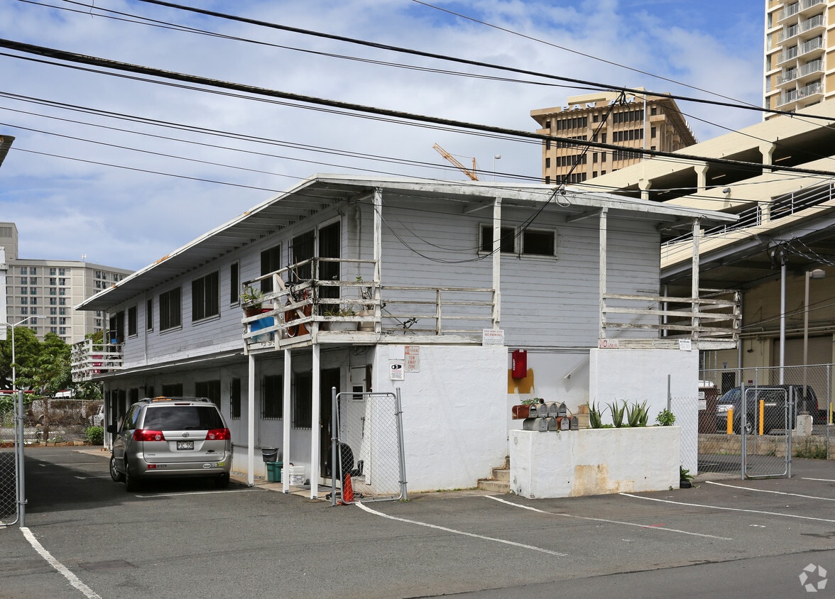 Building Photo - 1693 Kalauokalani Way