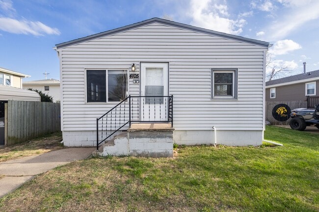 Building Photo - Renovated 1-Bedroom Home with Spacious Backyard & Washer/Dryer