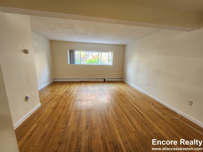 Building Photo - 34 Gardner St