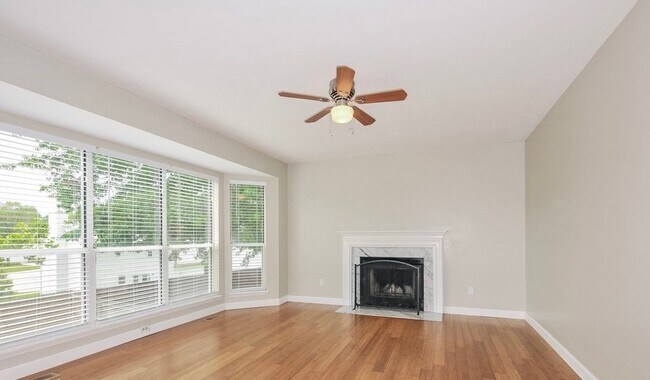 Foto del edificio - 125 Royallsprings Pkwy