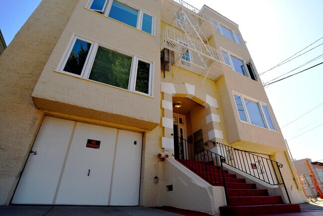 Building Photo - 1538 Saint Charles St