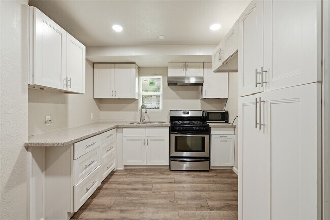 Building Photo - 225 19th Ave N