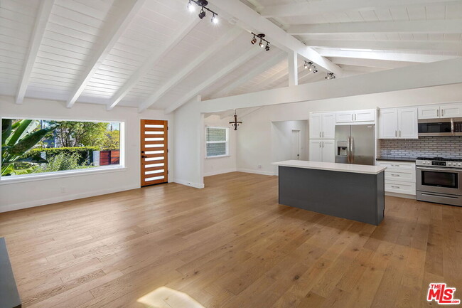 Building Photo - 5523 Shirley Ave