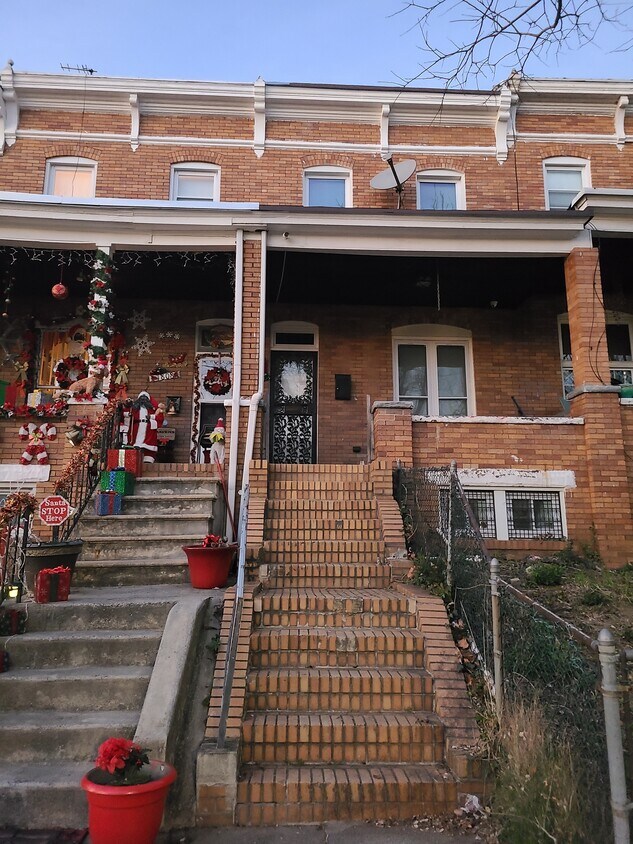Primary Photo - 1810 E 30th St