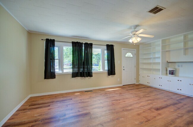 Building Photo - 3 bd 1 ba home Joliet