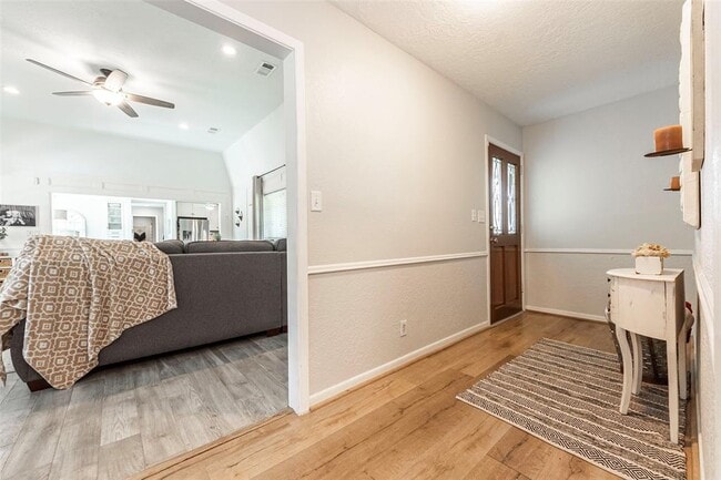 Building Photo - 805 W Edgewood Dr