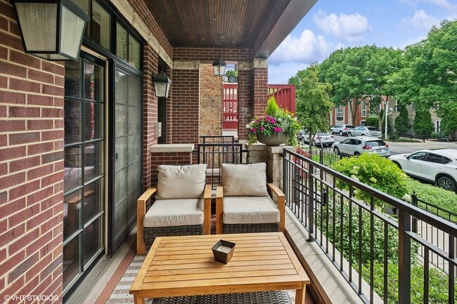 Foto del edificio - 1152 W Newport Ave