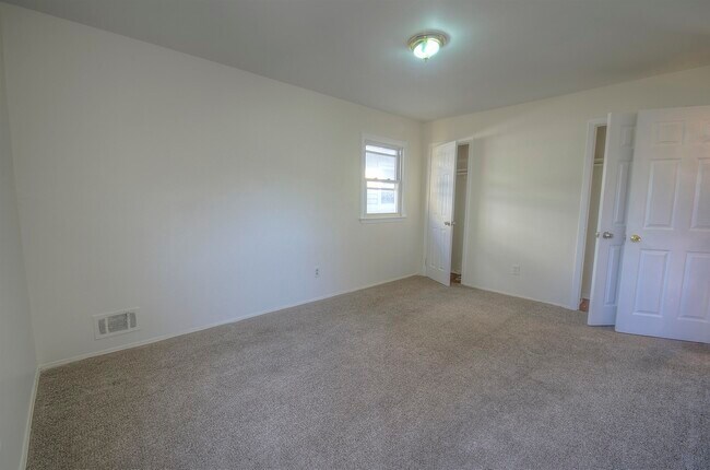 Building Photo - 65 Isabella Ave