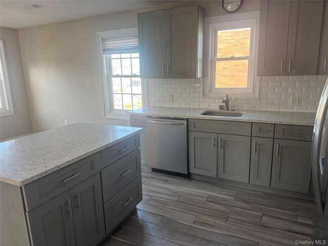 Foto del edificio - 614 Monroe Blvd