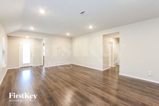Building Photo - 1000 Basswood Lane