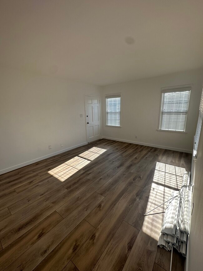 Building Photo - 1802 Ocean Park Blvd