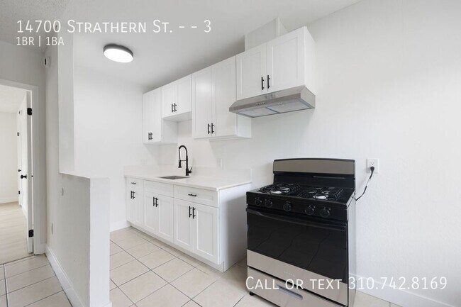Foto del edificio - 14700 Strathern St