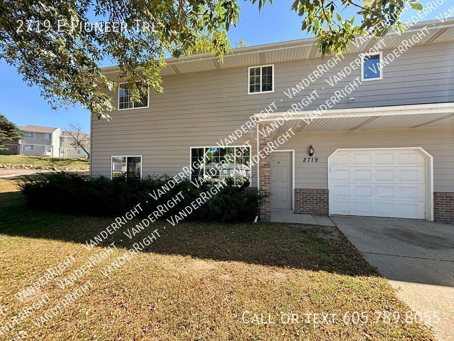 Primary Photo - One Floor - 2 Bedroom 2 Bathroom Townhome!