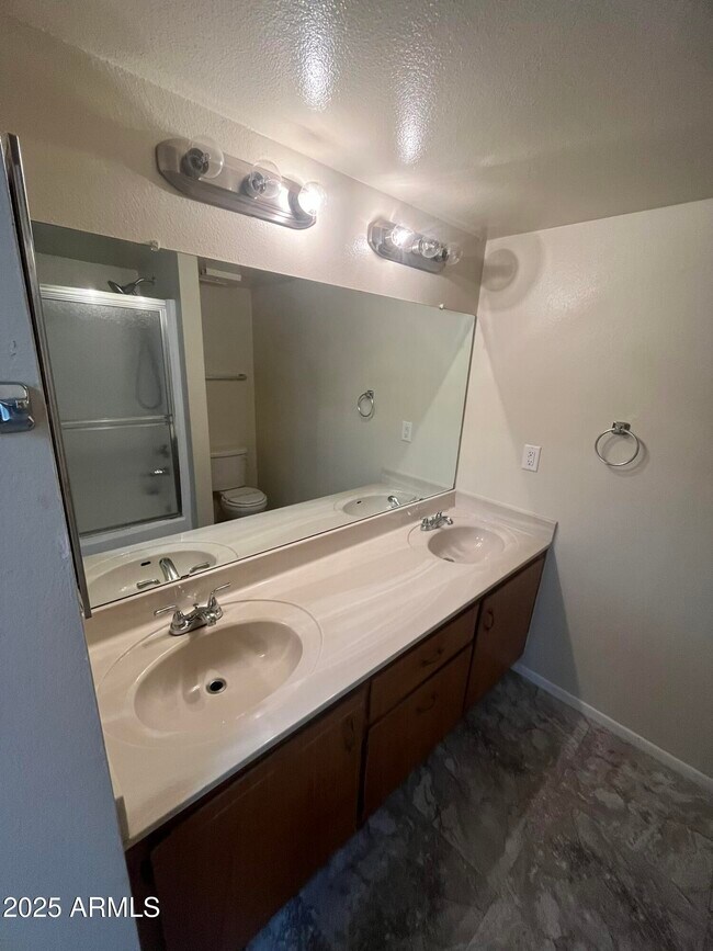 Foto del edificio - 1601 W Sunnyside Dr